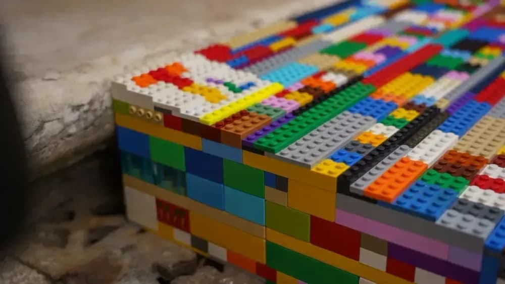 Featured Image - Bologna: una rampa di mattoncini LEGO abbatte le barriere architettoniche alla Casa delle Autonomie