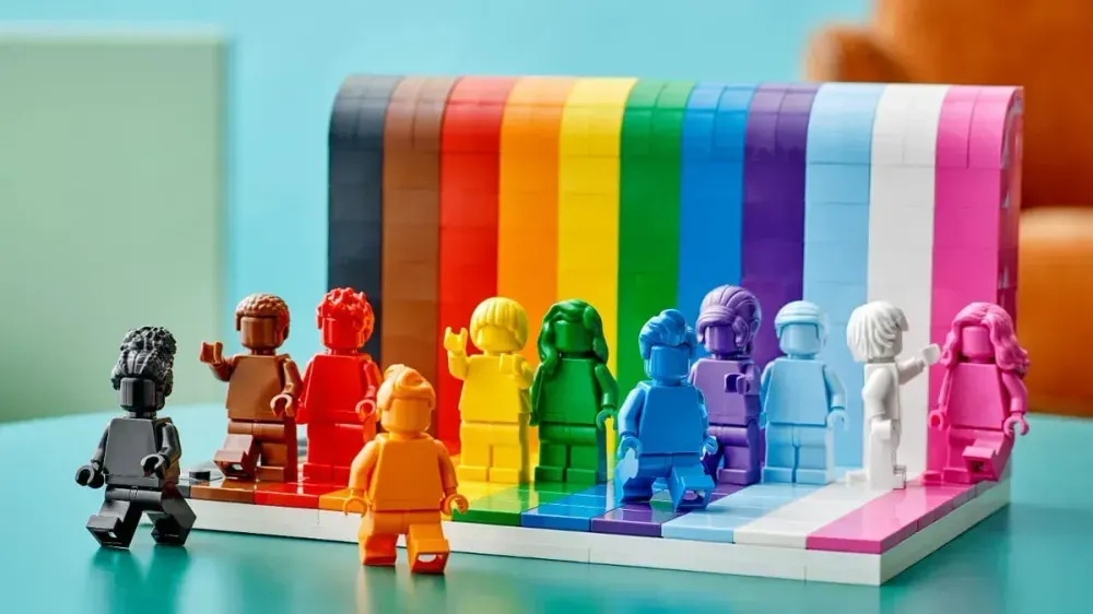 Lego lancia set dedicato alla comunità LGBT - La Stampa