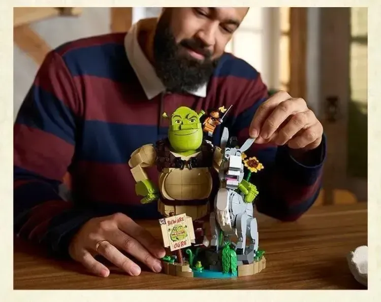 Shrek: 72423 Buildable Shrek, Donkey and Puss in Boots (via ...